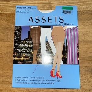 NWT Assets By Sara Blakely Nude Perfect Pantyhose